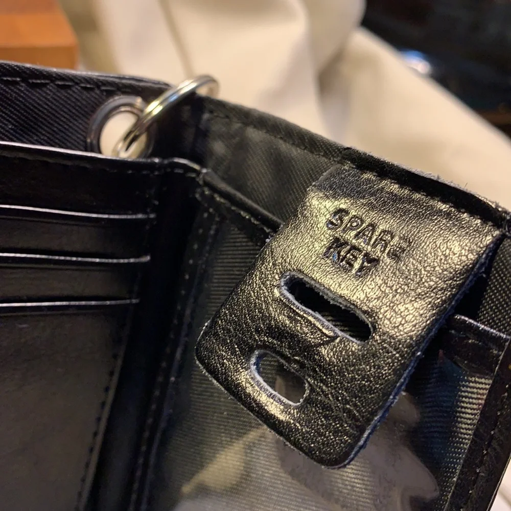 NWOT Scull/flames tri-fold real leather wallet - Picture 10 of 15